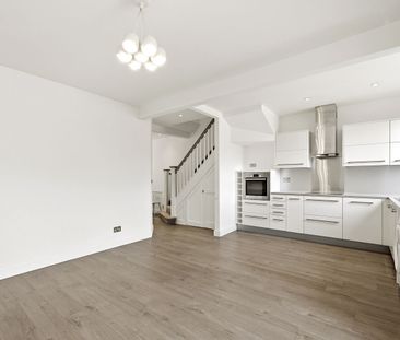 3 bedroom mid terraced house to rent, - Photo 5