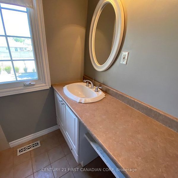 For Lease - 1401 Wonderland Road, London North, Ontario - Photo 1