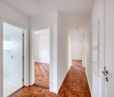 Refurbished 2-Bedroom Apartment in a Quiet Residential Area - Torre... - Photo 3