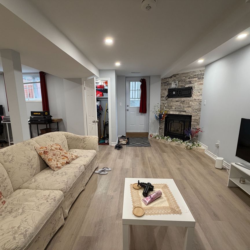 For Lease - 934 Boyer Boulevard Unit# BSMT, Mississauga, Ontario - Photo 1
