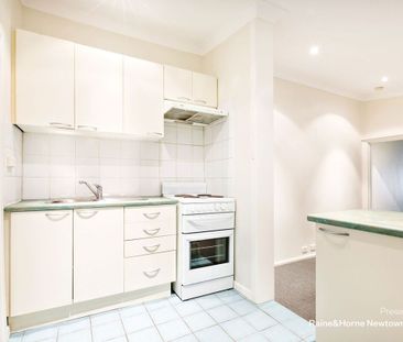 Charming Single Storey Terrace in the Heart of Newtown - Photo 3