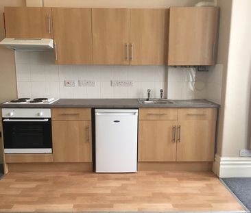 Studio Flat, Redland Road, BS6 - Photo 1