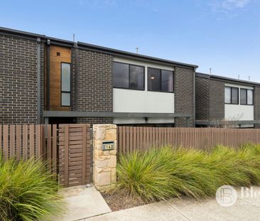 Large Townhouse with Study Area - Photo 3