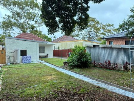 Freestanding Family Home in Prime Petersham Pocket - Photo 3