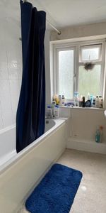 1 bedroom in a flat share to rent - Photo 3