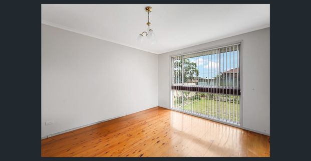 For Rent: 3 Bedroom Family-Friendly Home in Prairiewood - Photo 1