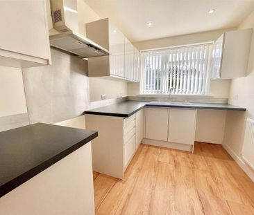 3 bedroom semi-detached house to rent - Photo 3