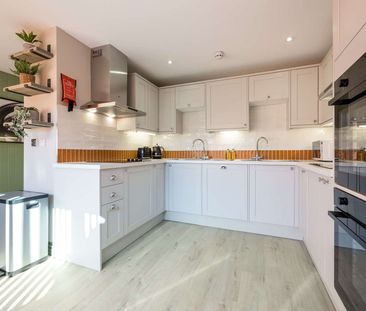 OX Living is proud to present this high-quality 8-bedroom co-living... - Photo 2