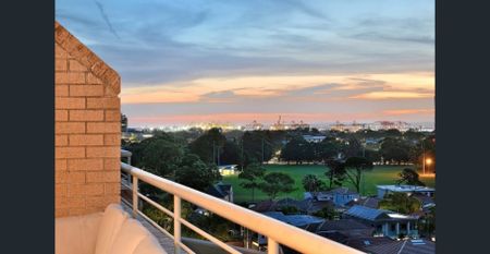 North-Facing Sub-Penthouse With Spectacular Views - Photo 4