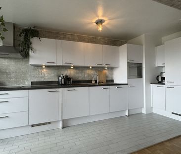 Gemeubeld 2 slaapkamer appartement op wandelafstand van Het Rivierenhof! - Photo 3