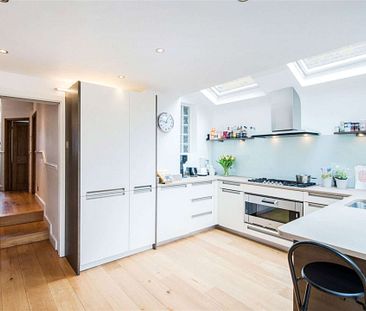 A charming and beautifully presented family home in central Chiswick - Photo 4