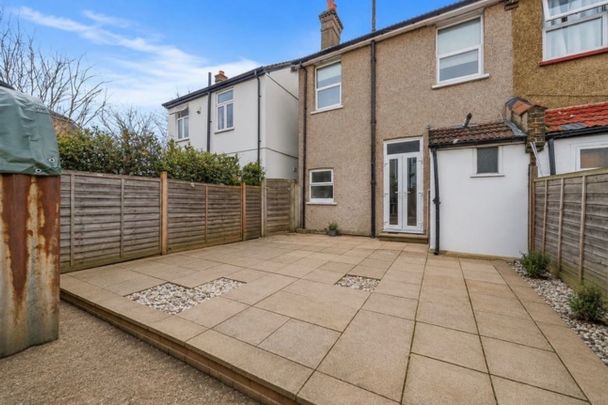 3 Bed Semi-Detached House, East Croydon, CR0 - Photo 1