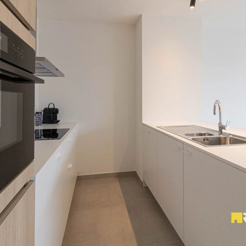 Prachtig en ideaal gelegen nieuwbouwappartement met ruime carport - Photo 1