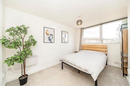 3 bedroom flat to rent - Photo 5