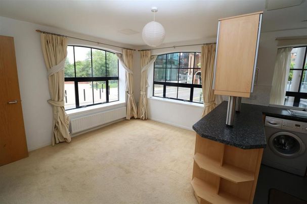 2 bedroom flat to rent - Photo 1