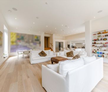 Available to let is this family home within a short walk of Ascot High Street - Photo 3