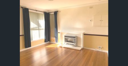 5 Bernard Street, Spotswood - Charming 2 Bed House with Parking - Photo 2