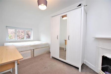 4 bedroom semi-detached house to rent - Photo 3