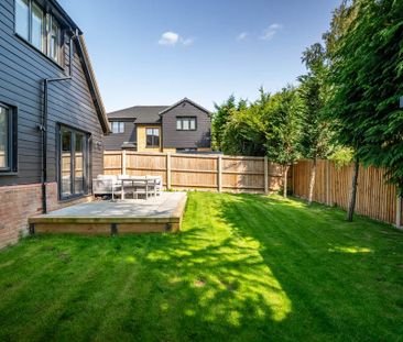 4 bedroom detached house to rent - Photo 2