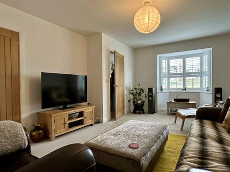 3 bedroom semi-detached house to rent - Photo 2