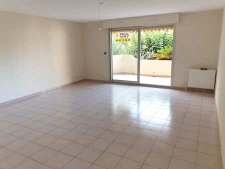 Location Appartement 3 pièces 82m² MARSEILLE 8ème - Photo 3