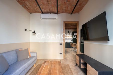 Recently Renovated 2 Bedroom Apartment in Poble Sec - Photo 5