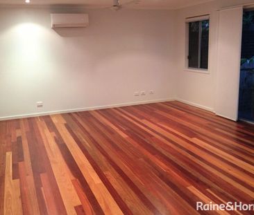 Fully Air-conditioned - Modern Townhouse in Prime Location! - Photo 1