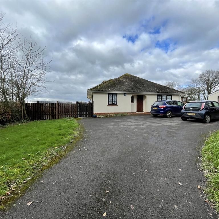 4 bedroom bungalow to rent - Photo 1