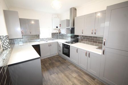 3 bedroom end of terrace house to rent - Photo 3