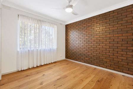 Renovated 2-Bedroom Townhouse in Prime Coburg Location - Photo 2