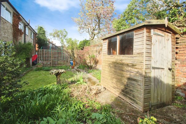 2 bed maisonette to rent in Moor Lane, SL6 - Photo 1