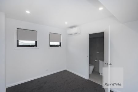 Near New 3 Bedroom Townhouse With A Carport & Garage! - Photo 4