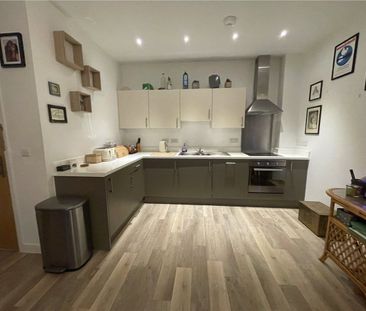 Raised ground floor apartment in the centre of town with allocated ... - Photo 1