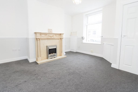 2 bedroom end of terrace house to rent - Photo 2