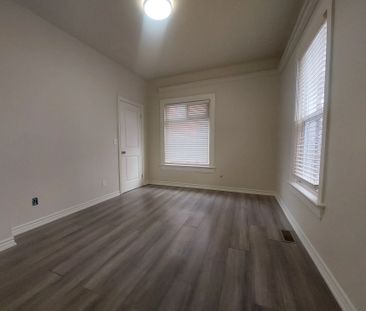 For Lease - 222 Athol Street Unit# Main, Oshawa, Ontario - Photo 4