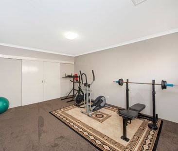 Modern home with plenty of space - Photo 6