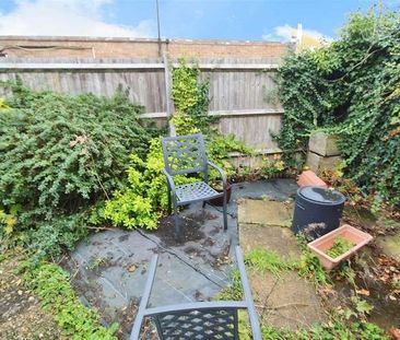 Lower Cippenham Lane, Slough, SL1 - Photo 5