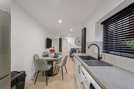 6 bedroom house to rent - Photo 2