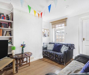 Harvest Road, Englefield Green, Egham, Surrey, TW20 0QS - Photo 1