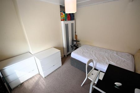 4 bedroom property to rent - Photo 5