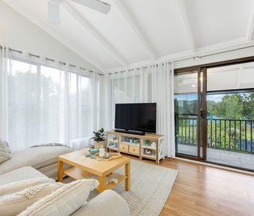 Three bedroom waterfront house - Photo 2