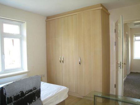 4 bedroom terraced house to rent - Photo 3