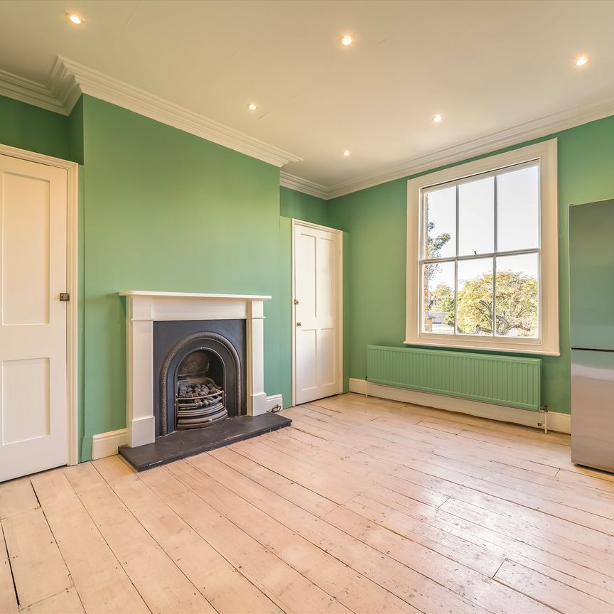 Cromwell Place, Mortlake, SW14, London - Photo 1