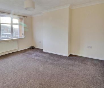 2 bedroom semi-detached bungalow to rent - Photo 3