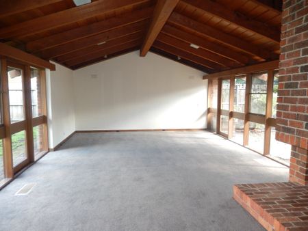 "Spacious Family Home" - Photo 2