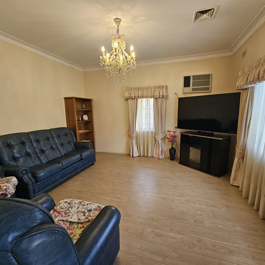 30 Valley Street, Oakleigh South VIC 3167 - House For Rent | Domain - Photo 1