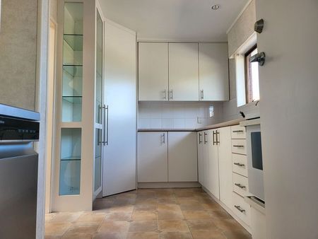 Spacious 2 Bedroom Unit in Howick - Photo 4