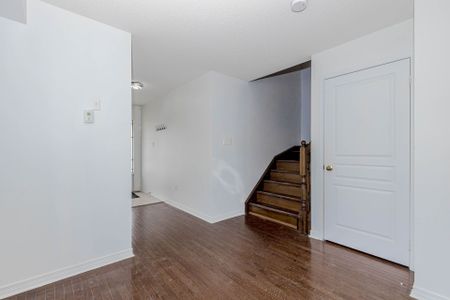 For Lease - 2 Lancaster Court, Barrie, Ontario - Photo 4