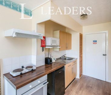 Studio to rent - Photo 6