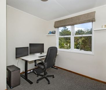 Three Bedroom Family Home - Photo 3